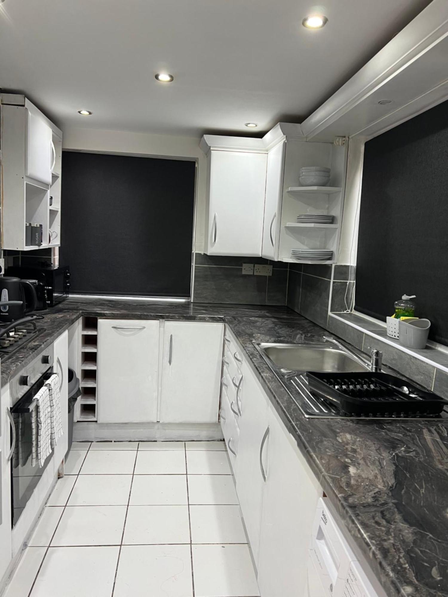 Lausory King Bed Living Your Luxe Home Away Nottingham Eksteriør billede