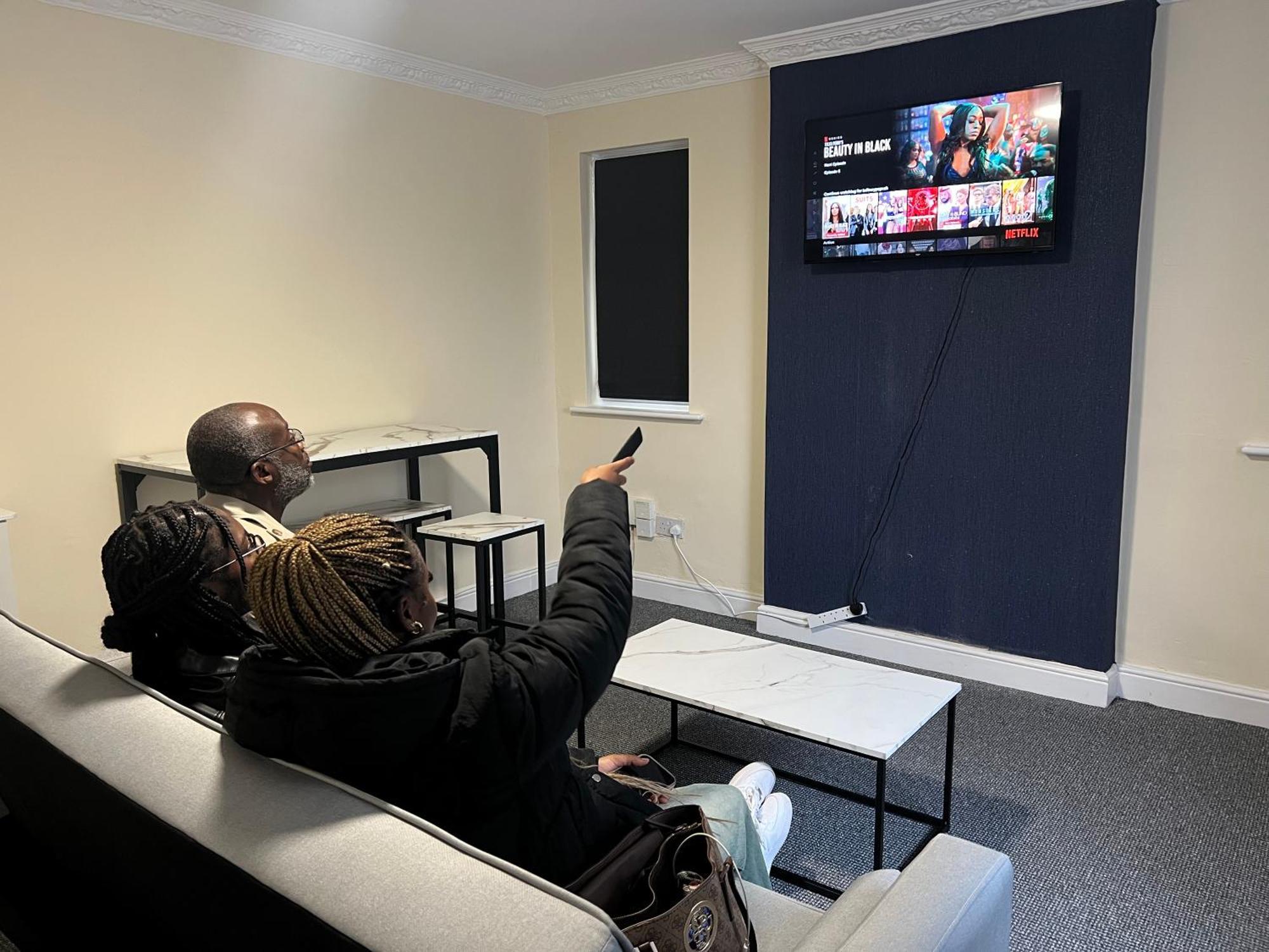 Lausory King Bed Living Your Luxe Home Away Nottingham Eksteriør billede