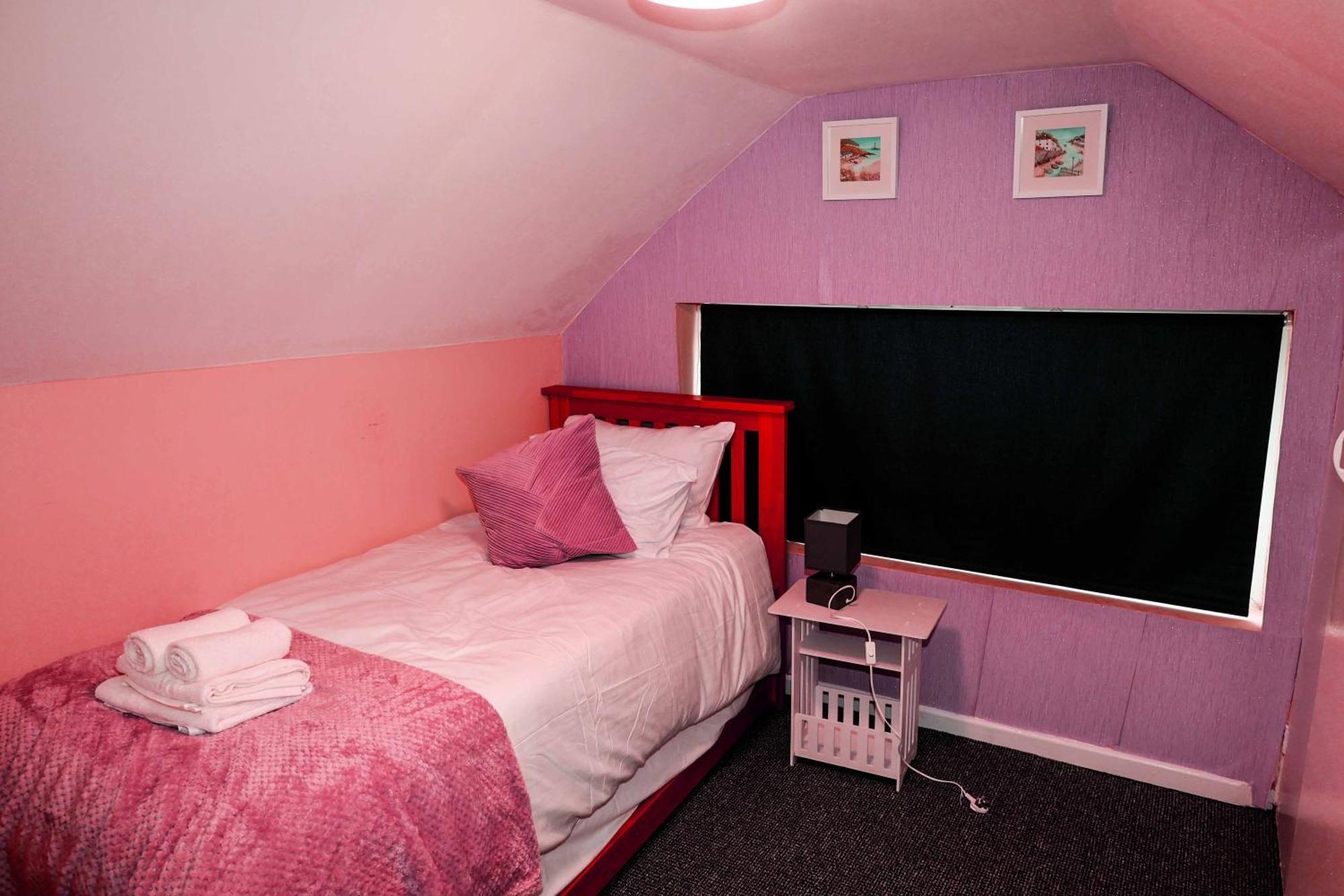 Lausory King Bed Living Your Luxe Home Away Nottingham Eksteriør billede