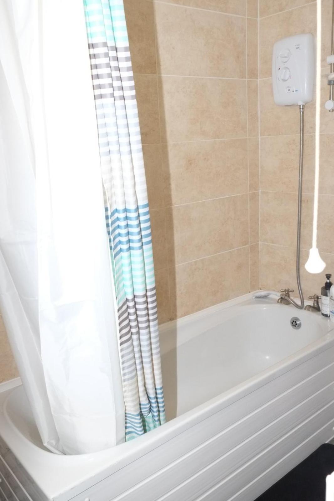 Lausory King Bed Living Your Luxe Home Away Nottingham Eksteriør billede