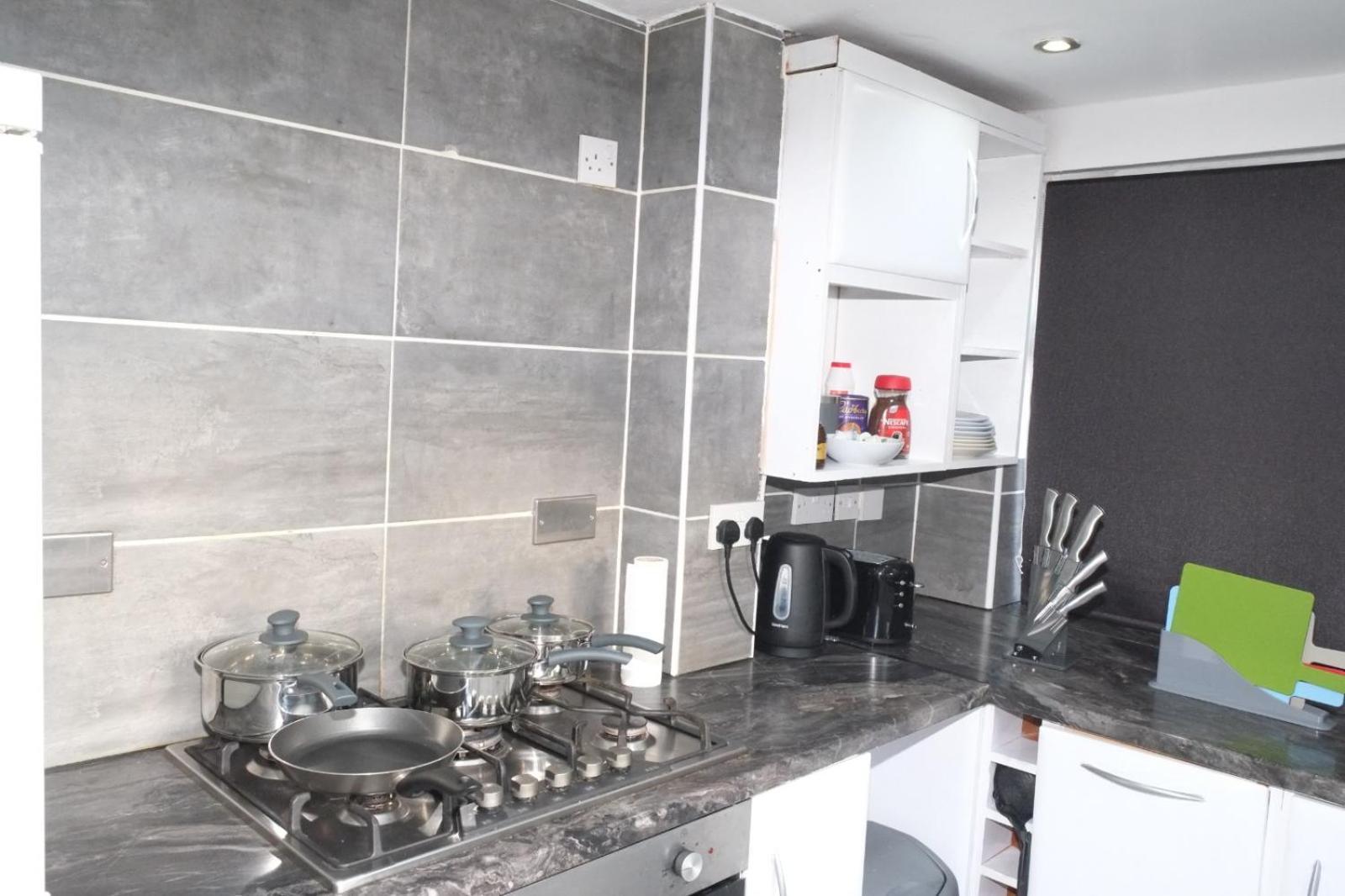 Lausory King Bed Living Your Luxe Home Away Nottingham Eksteriør billede